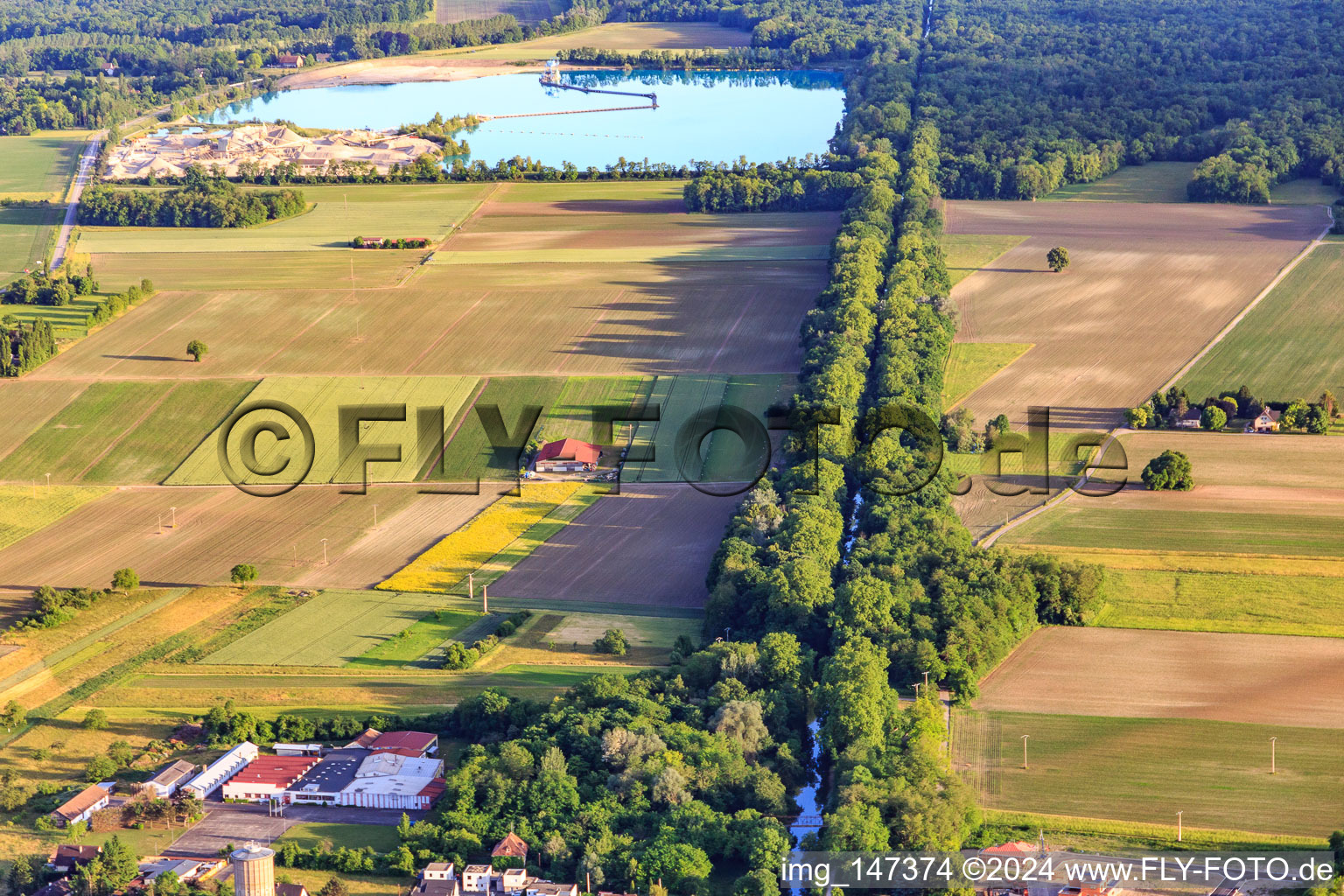 Luftbild von Baggersee der Ballastieres Werny SAS in Marckolsheim im Bundesland Bas-Rhin, Frankreich