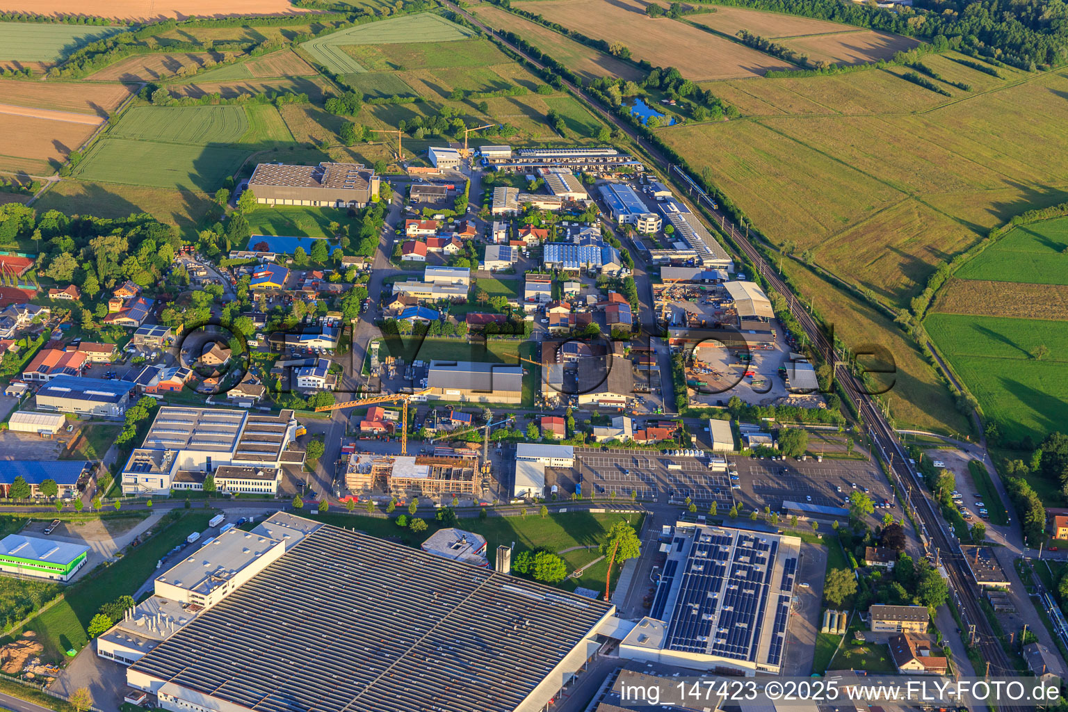 Industriegebiet Gewerbestraße mit Kemmler Baustoffhandel,  Rhenus Data Office und Scheerer Logistik GmbH & Co. KG in Malterdingen im Bundesland Baden-Württemberg, Deutschland