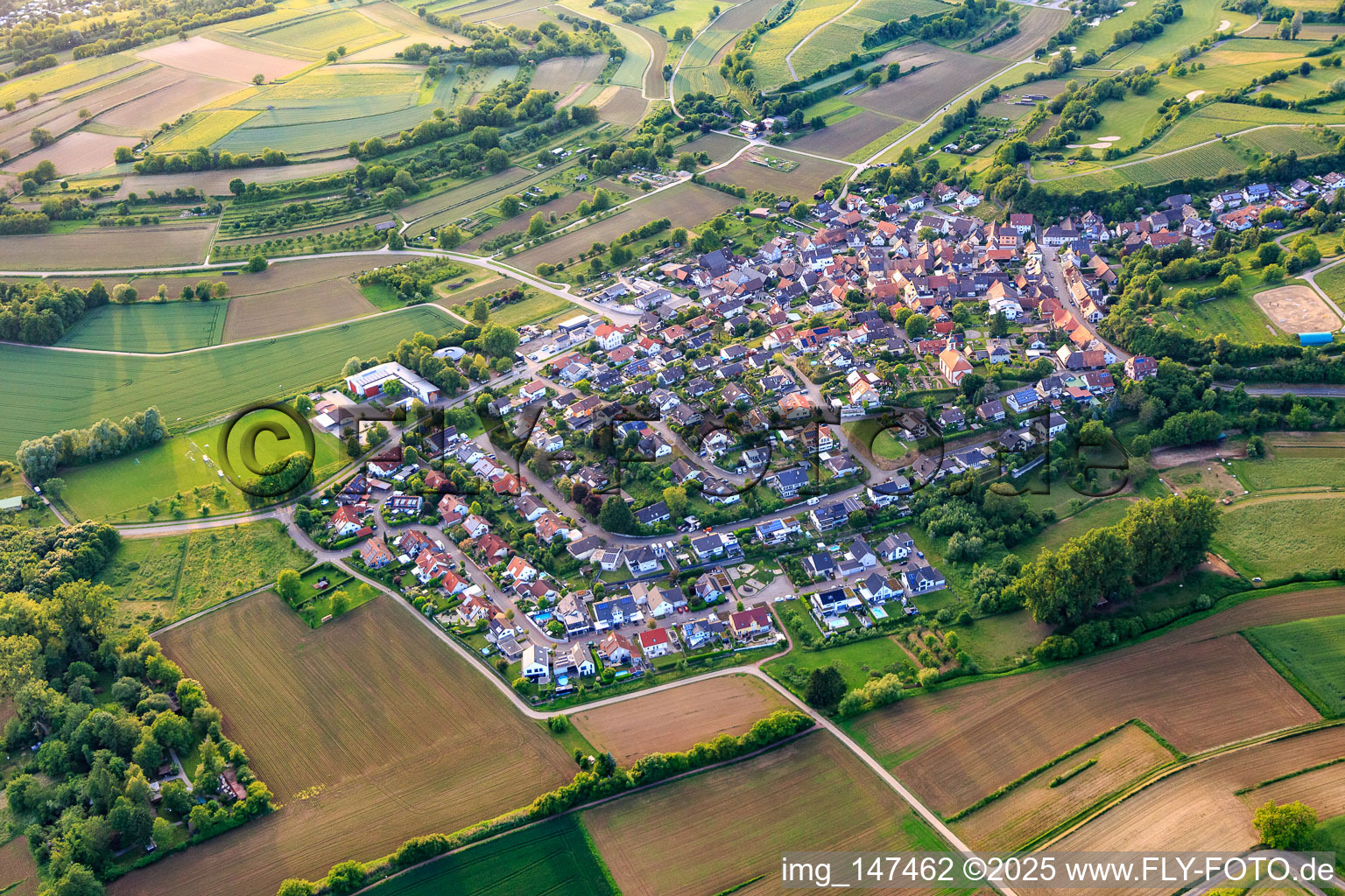 Luftbild von Winzerdorfansicht aus Südosten im Ortsteil Tutschfelden in Herbolzheim im Bundesland Baden-Württemberg, Deutschland