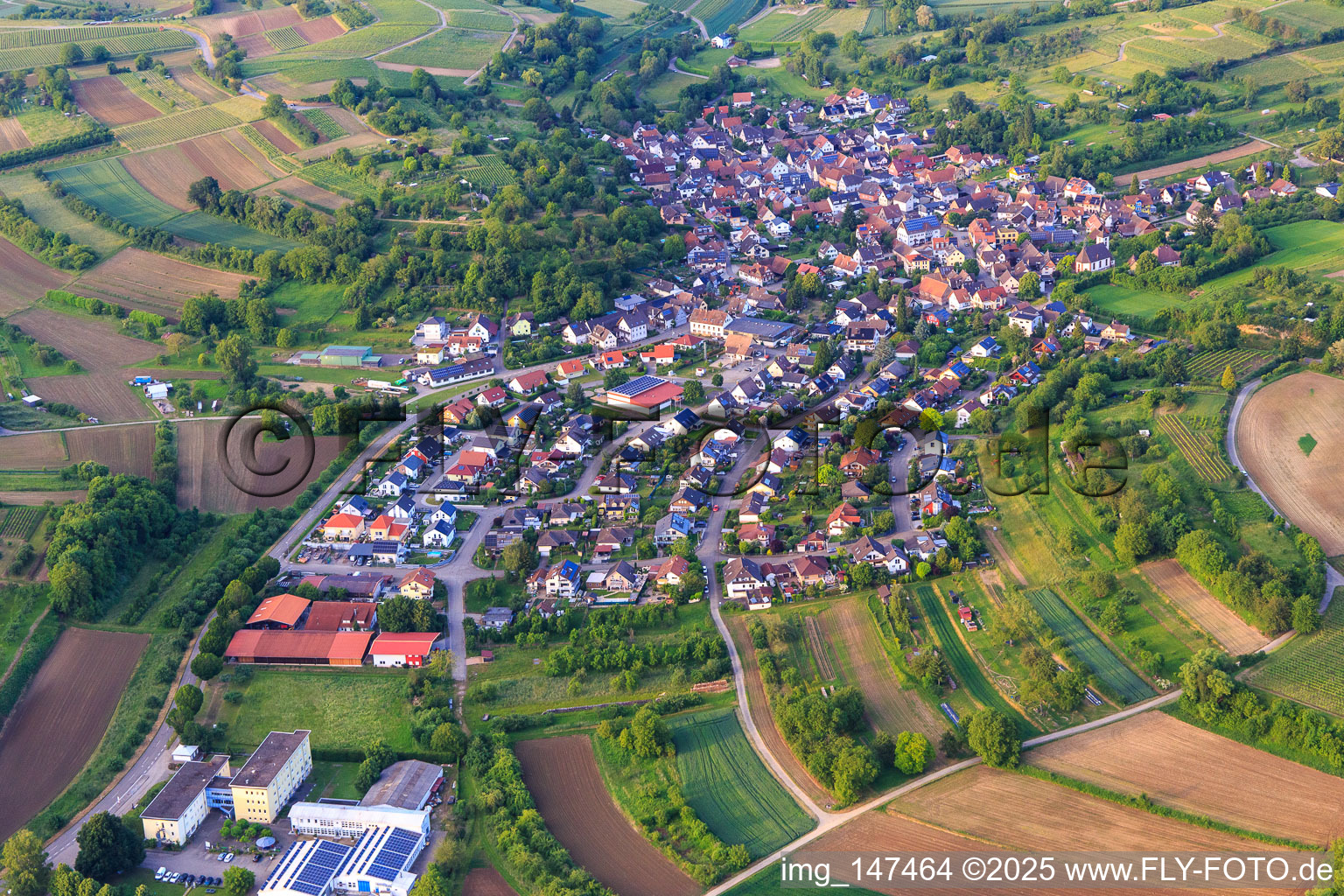 Ortsübersciht mit Rehaklinik im Ortsteil Broggingen in Herbolzheim im Bundesland Baden-Württemberg, Deutschland