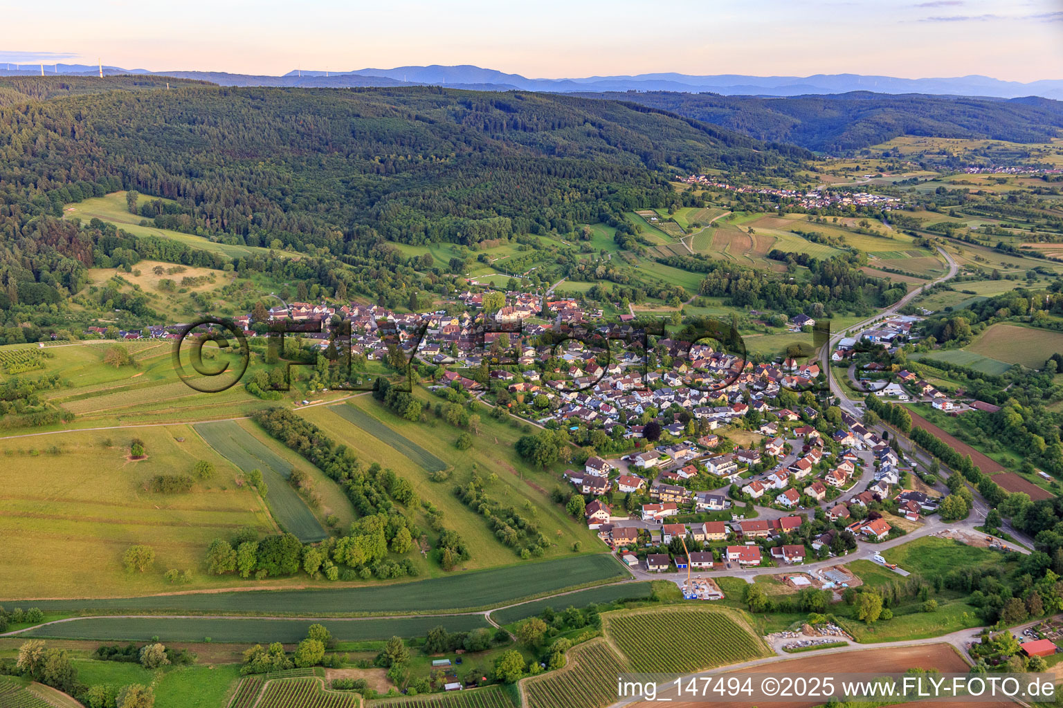 Luftbild von Dorfansicht von Norden im Ortsteil Schmieheim in Kippenheim im Bundesland Baden-Württemberg, Deutschland