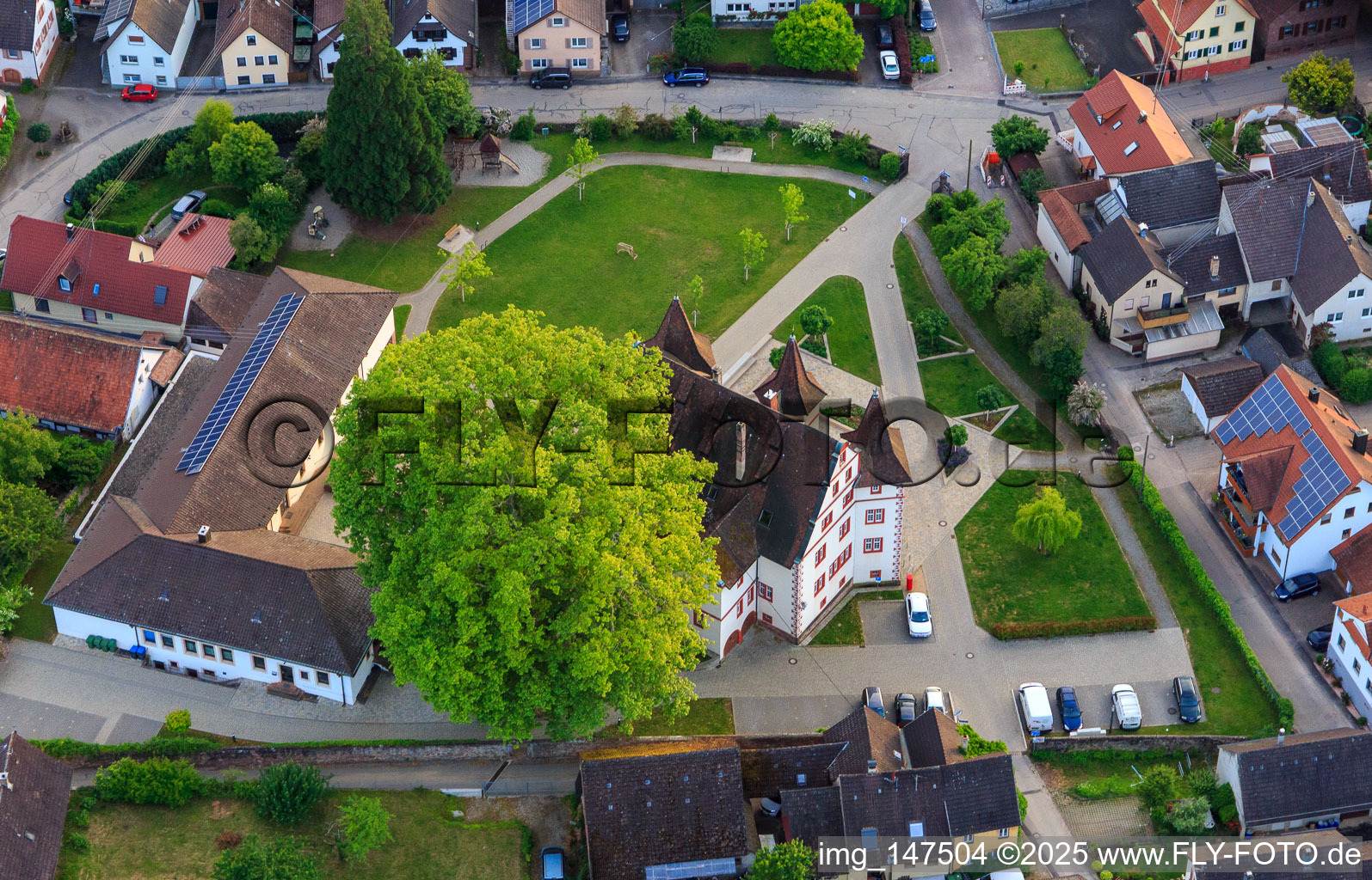 Luftbild von Schmieheimer Schloss in Kippenheim im Bundesland Baden-Württemberg, Deutschland