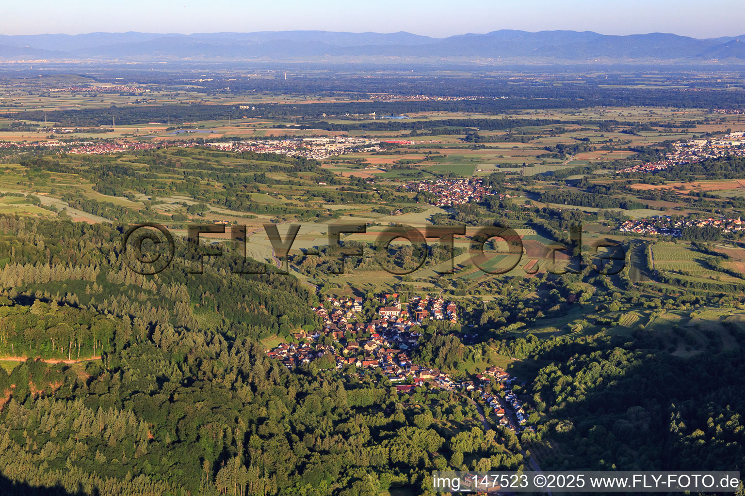 Luftbild von Dorfansicht aus Osten im Ortsteil Bleichheim in Herbolzheim im Bundesland Baden-Württemberg, Deutschland