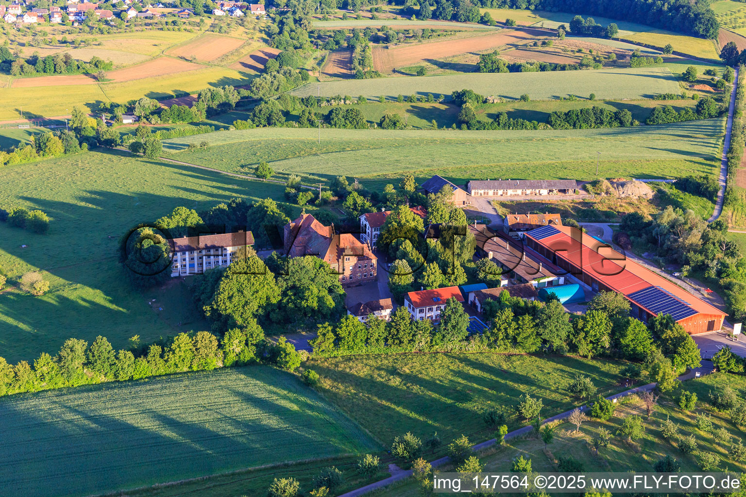 Hofgut Domäne Hochburg und Informationsraum im Wehrturm im Ortsteil Windenreute in Emmendingen im Bundesland Baden-Württemberg, Deutschland