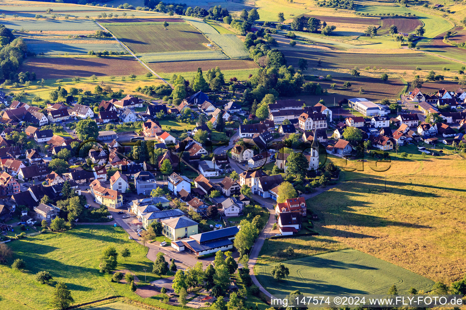 Altenpflegeheim Hochburgblick und Hochburg Halle im Ortsteil Windenreute in Emmendingen im Bundesland Baden-Württemberg, Deutschland