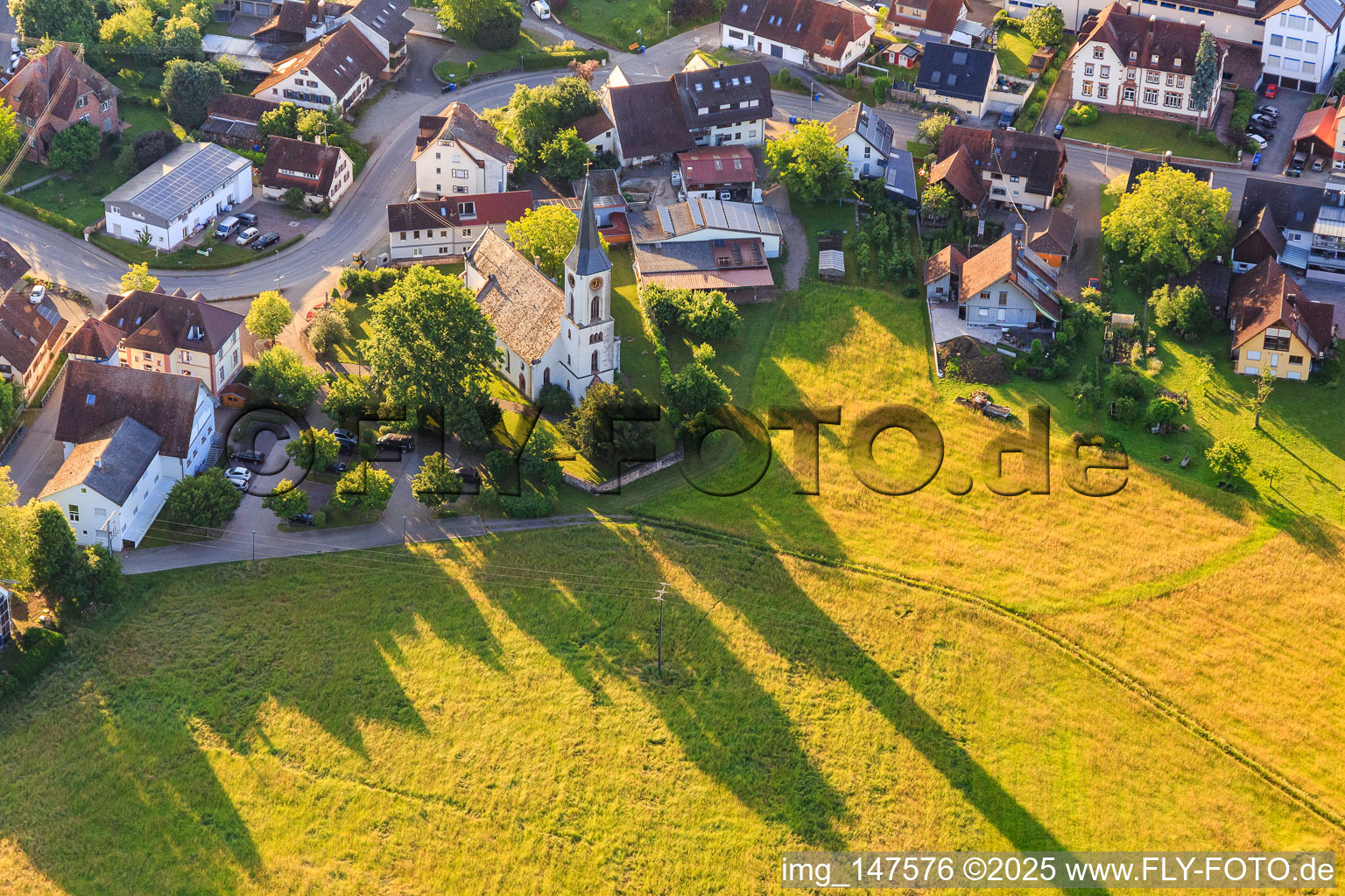 Dorfkirche am Morgen in Sexau im Bundesland Baden-Württemberg, Deutschland