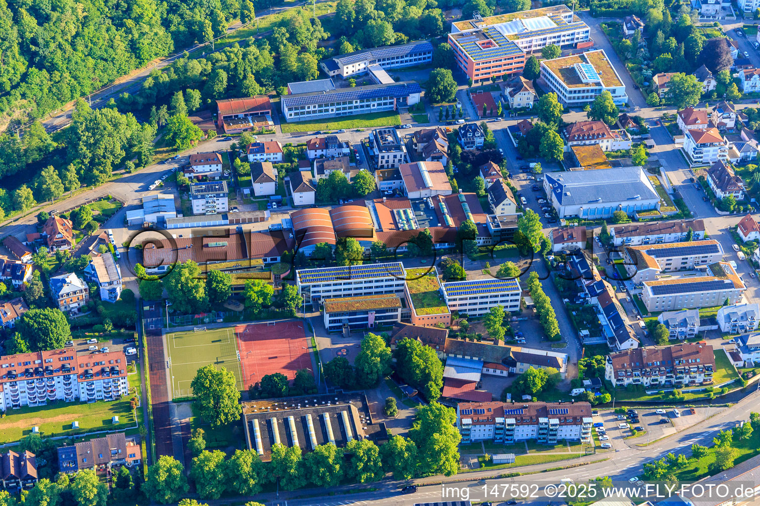 HUMMEL AG und Kastelbergschule mit Kastelberghalle in Waldkirch im Bundesland Baden-Württemberg, Deutschland