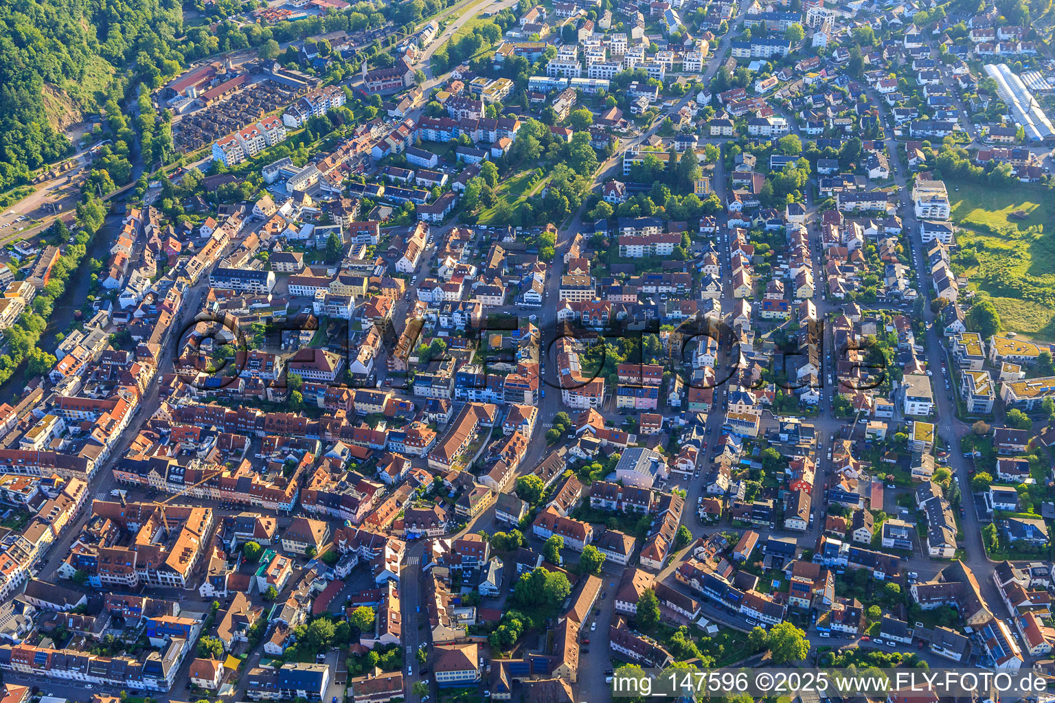 Stadtzentrum aus Südwesten in Waldkirch im Bundesland Baden-Württemberg, Deutschland