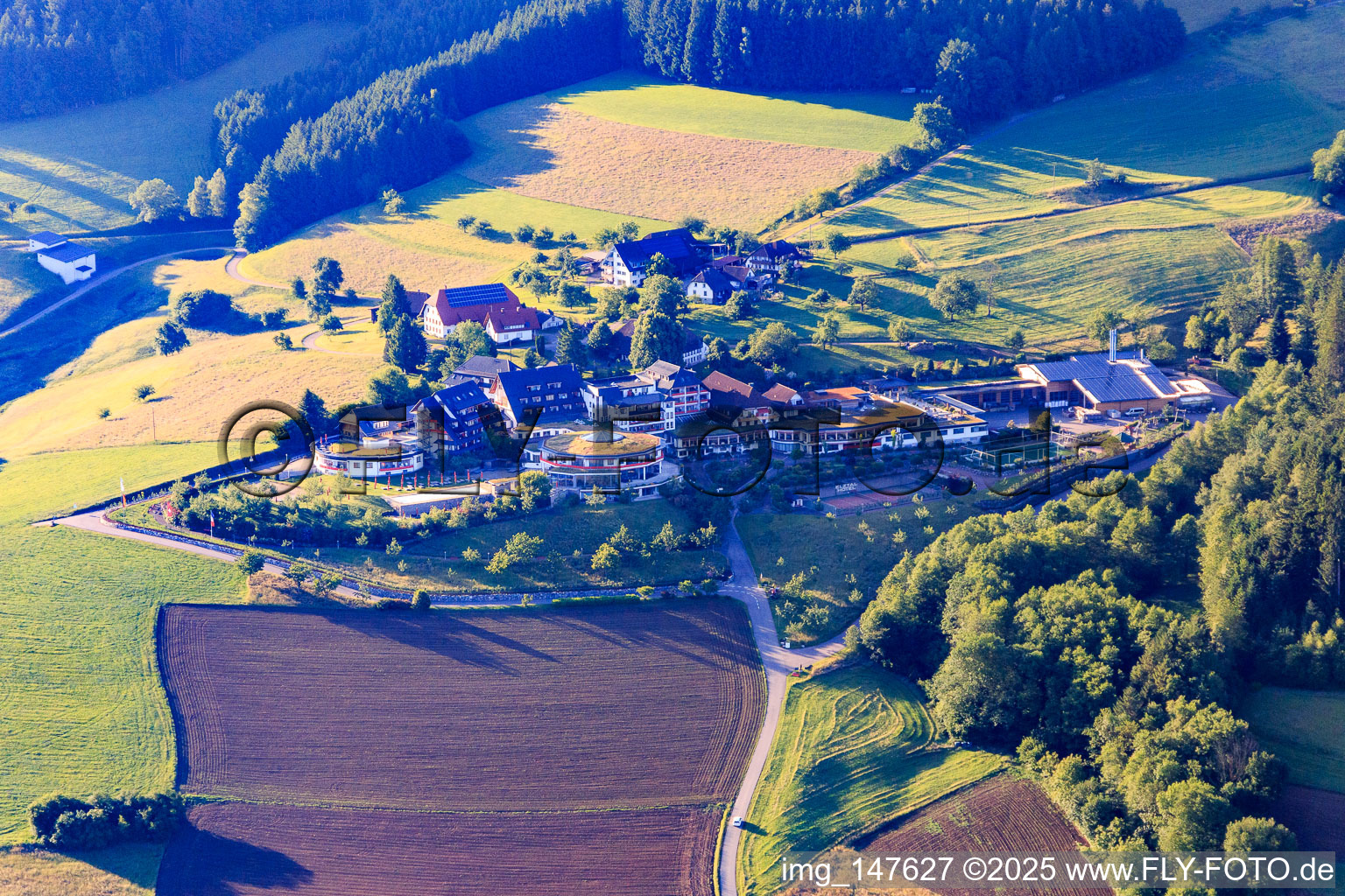 Elztalhotel mit rundem Hallbad im Ortsteil Rüttlersberg in Winden im Elztal im Bundesland Baden-Württemberg, Deutschland