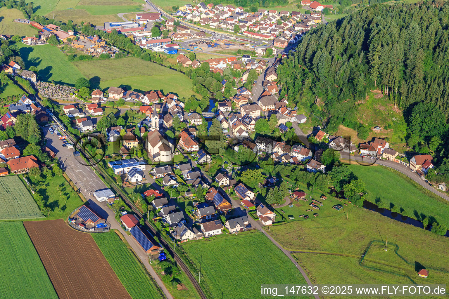 Kirche St. Stephan in der Ortsmitte im Ortsteil Oberwinden in Winden im Elztal im Bundesland Baden-Württemberg, Deutschland