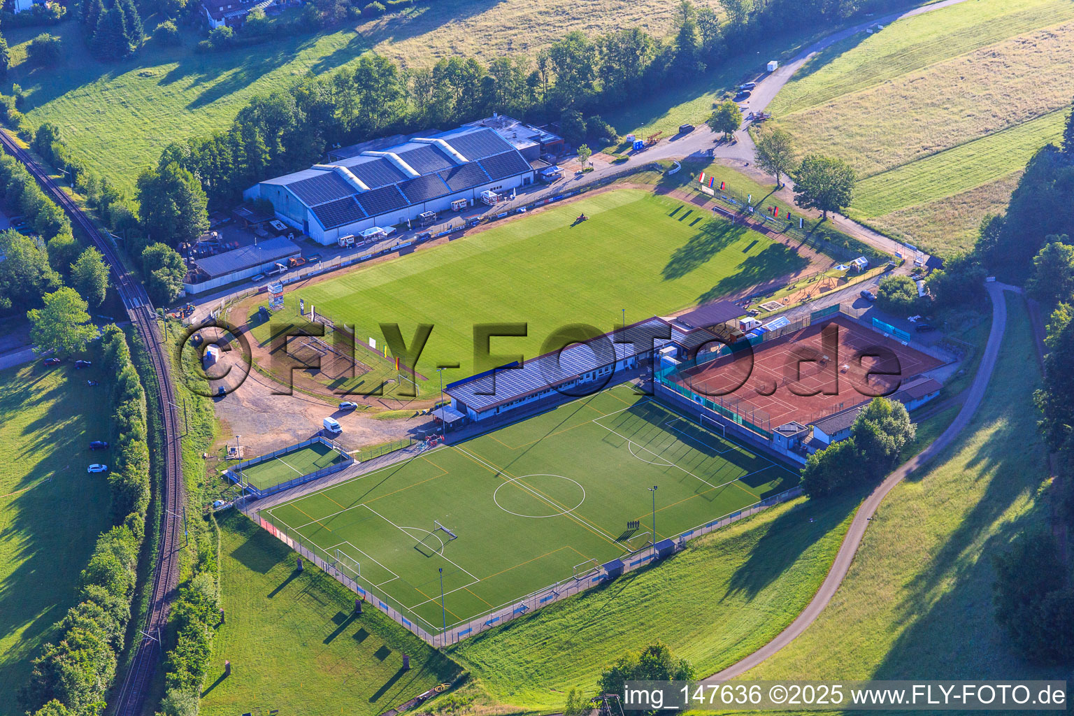 Informa Elzach Fitnessstudio und Sportplätze des SF Elzach-Yach e.V. und des Tennisclub Grün-Weiss Elzach e.V im Ortsteil Stauden im Bundesland Baden-Württemberg, Deutschland