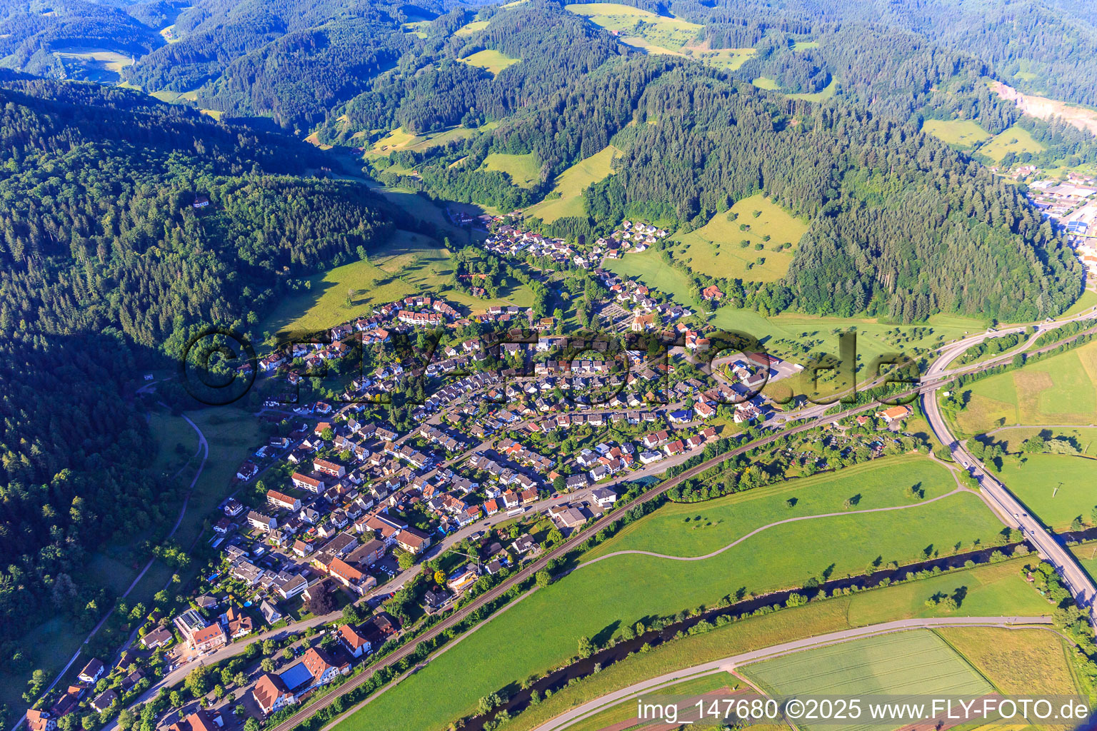 Luftaufnahme von Ortsansicht aus Nordosten in Hausach im Bundesland Baden-Württemberg, Deutschland