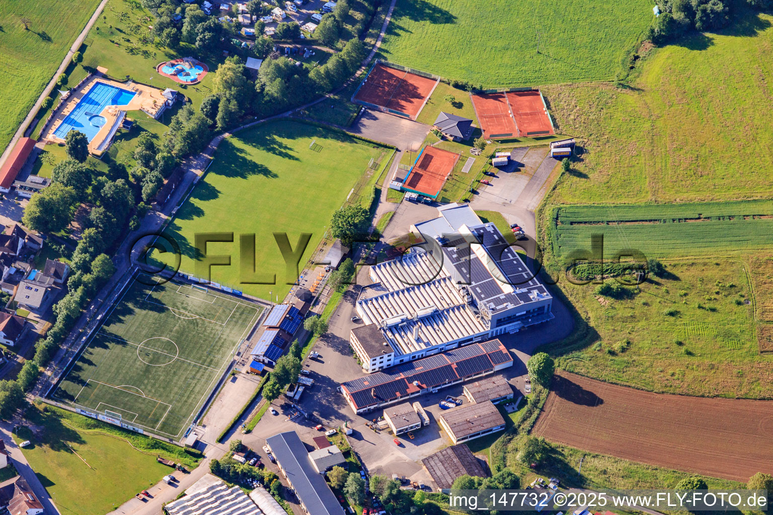 Sportplätze des FSV Seelbach e.V. und  New Albea Kunststofftechnik GmbH im Bundesland Baden-Württemberg, Deutschland