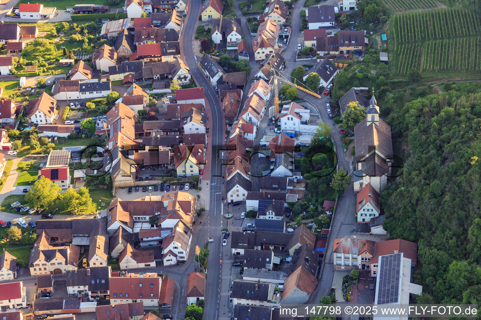 Pfarrkirche Mariä Himmelfahrt im Ortsteil Wasenweiler in Ihringen im Bundesland Baden-Württemberg, Deutschland