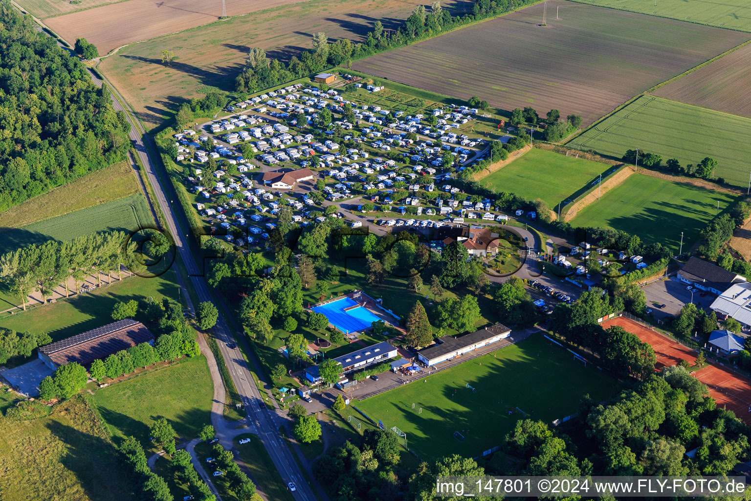 Kaiserstuhl Camping und Kaiserstuhlbad in Ihringen im Bundesland Baden-Württemberg, Deutschland