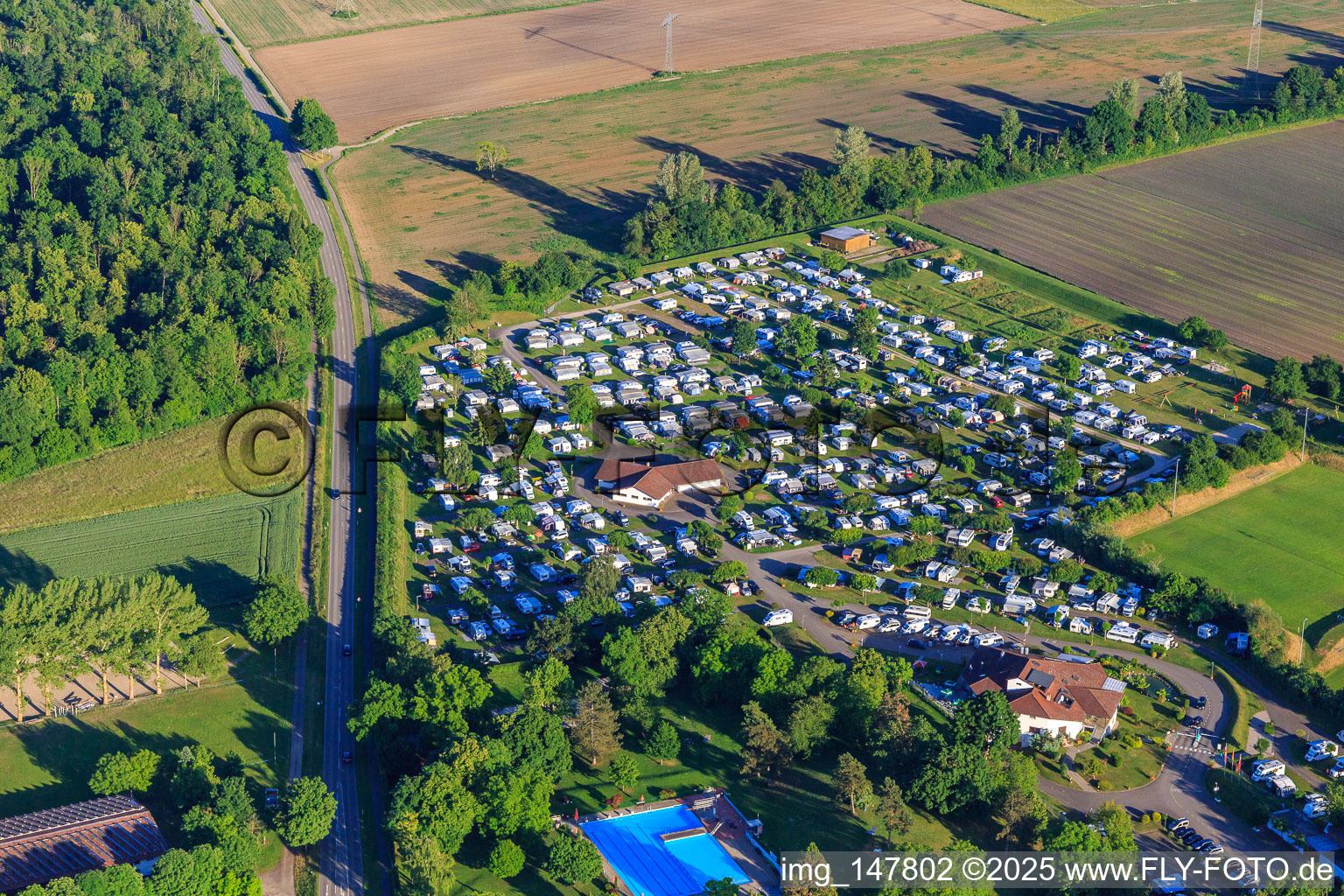 Luftbild von Kaiserstuhl Camping und Kaiserstuhlbad in Ihringen im Bundesland Baden-Württemberg, Deutschland