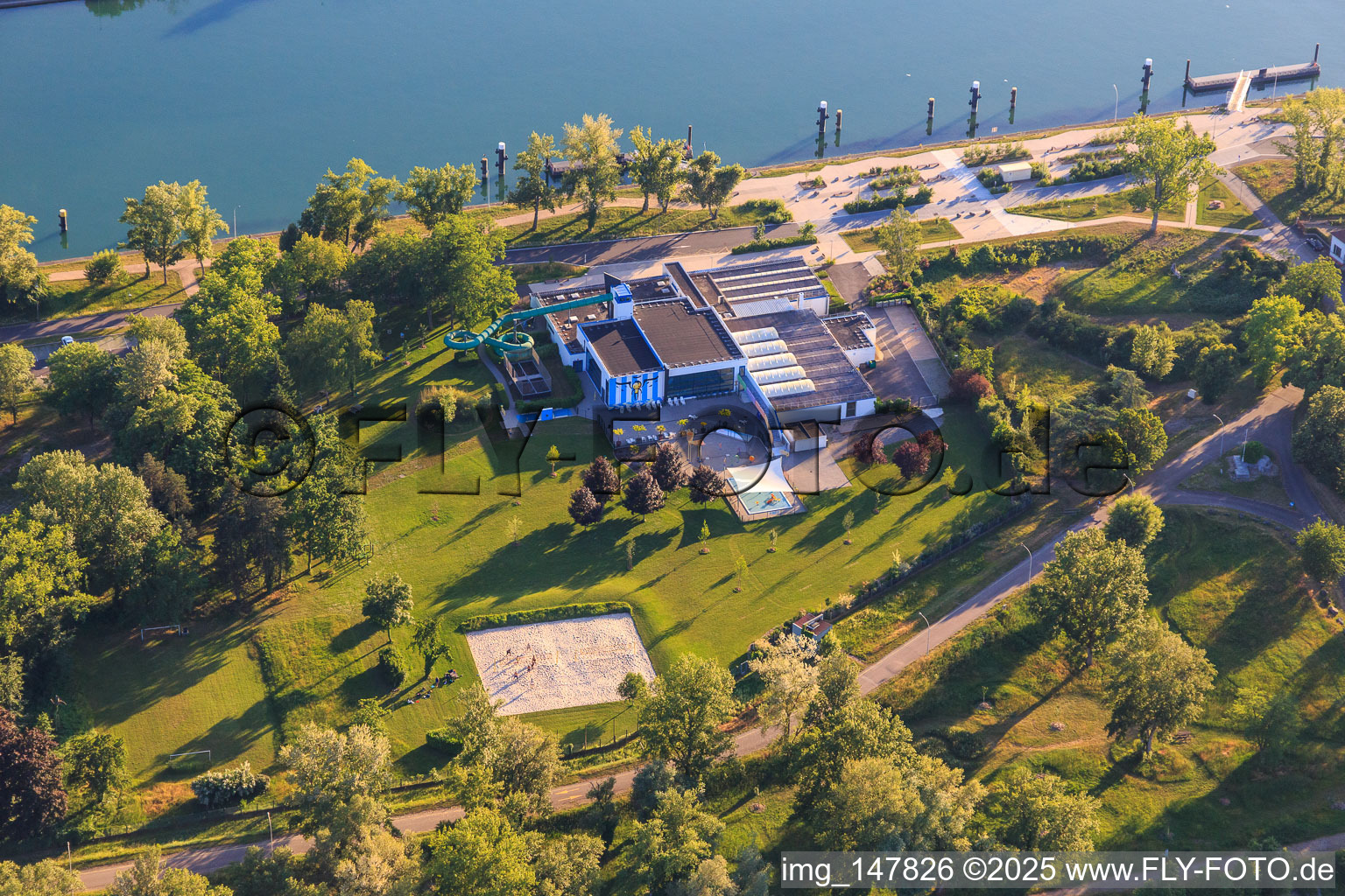 Piscine Sirénia in Vogelgrun im Bundesland Haut-Rhin, Frankreich
