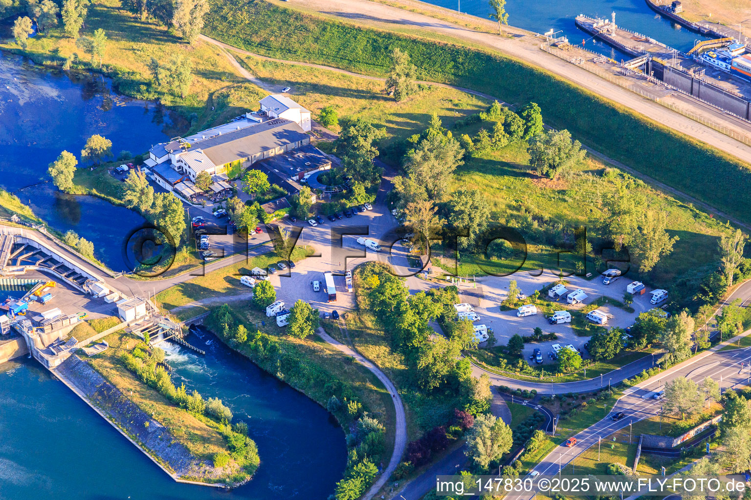 Campingcar Park und Hotel Le Caballin in Vogelgrun im Bundesland Haut-Rhin, Frankreich