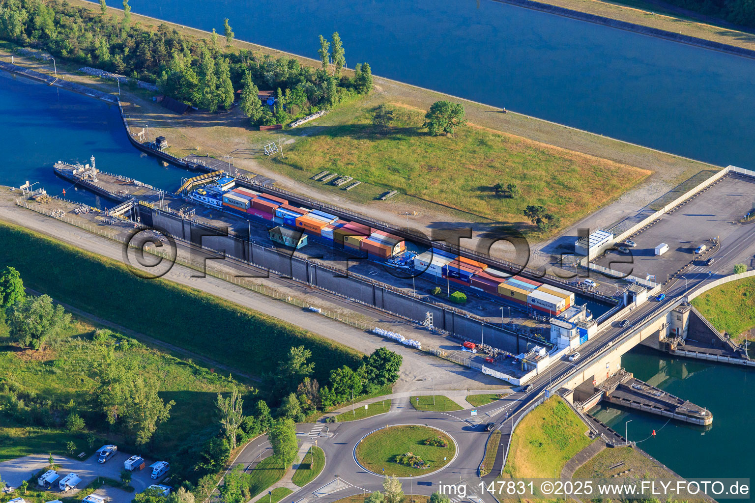 Schleuse Vogelgrun am Rheinseitenkanal im Bundesland Haut-Rhin, Frankreich