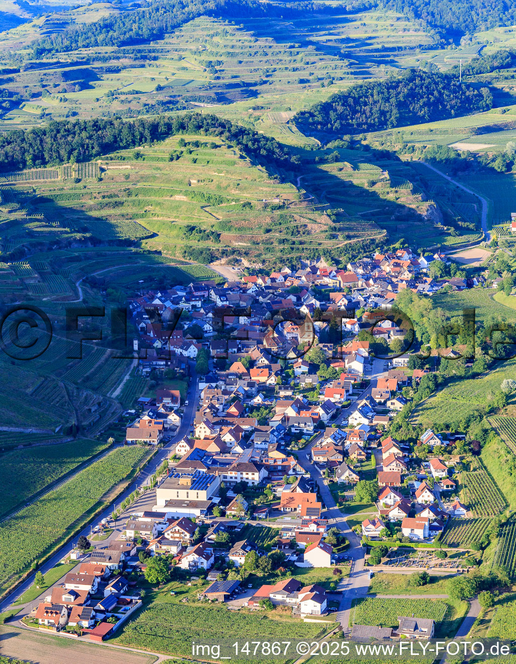 Luftbild von Winzerdorf im Kaiserstuhl aus Südwesten im Ortsteil Achkarren in Vogtsburg im Kaiserstuhl im Bundesland Baden-Württemberg, Deutschland