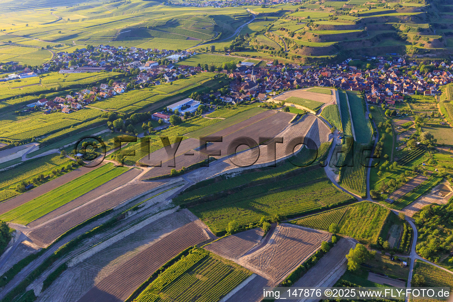 Luftbild von Baustelle zur Neuplanierung von Terassenweinbergen im Ortsteil Oberrotweil in Vogtsburg im Kaiserstuhl im Bundesland Baden-Württemberg, Deutschland