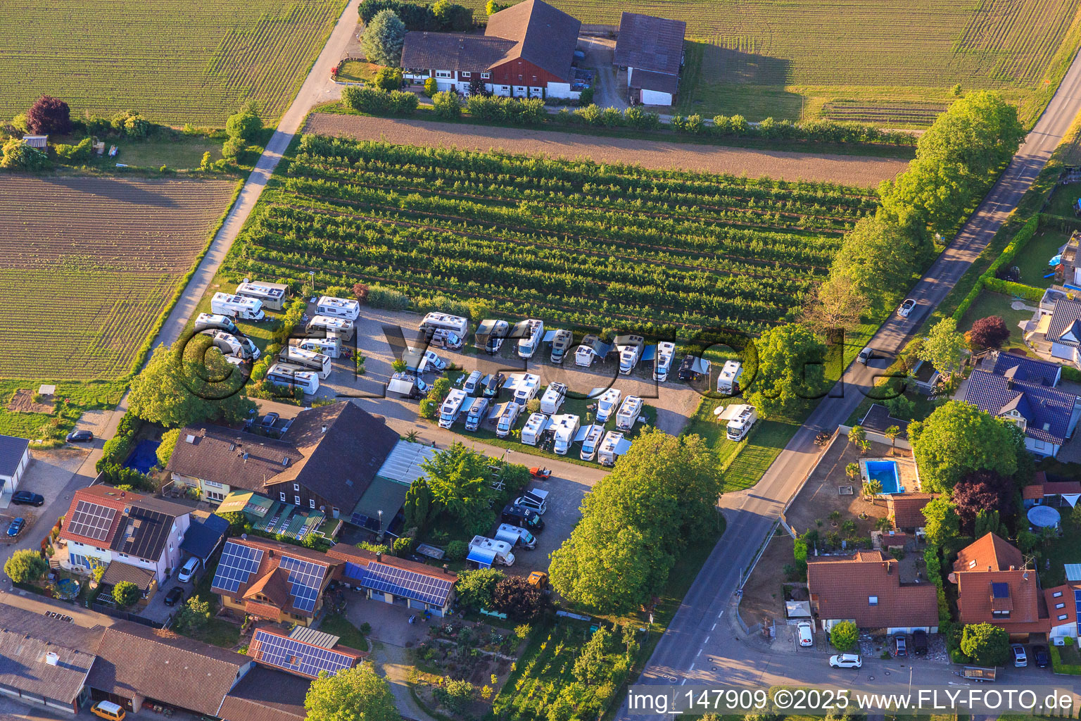 Wohnmobil Stellplatz Gutsschenke zur Scheune im Ortsteil Jechtingen in Sasbach am Kaiserstuhl im Bundesland Baden-Württemberg, Deutschland