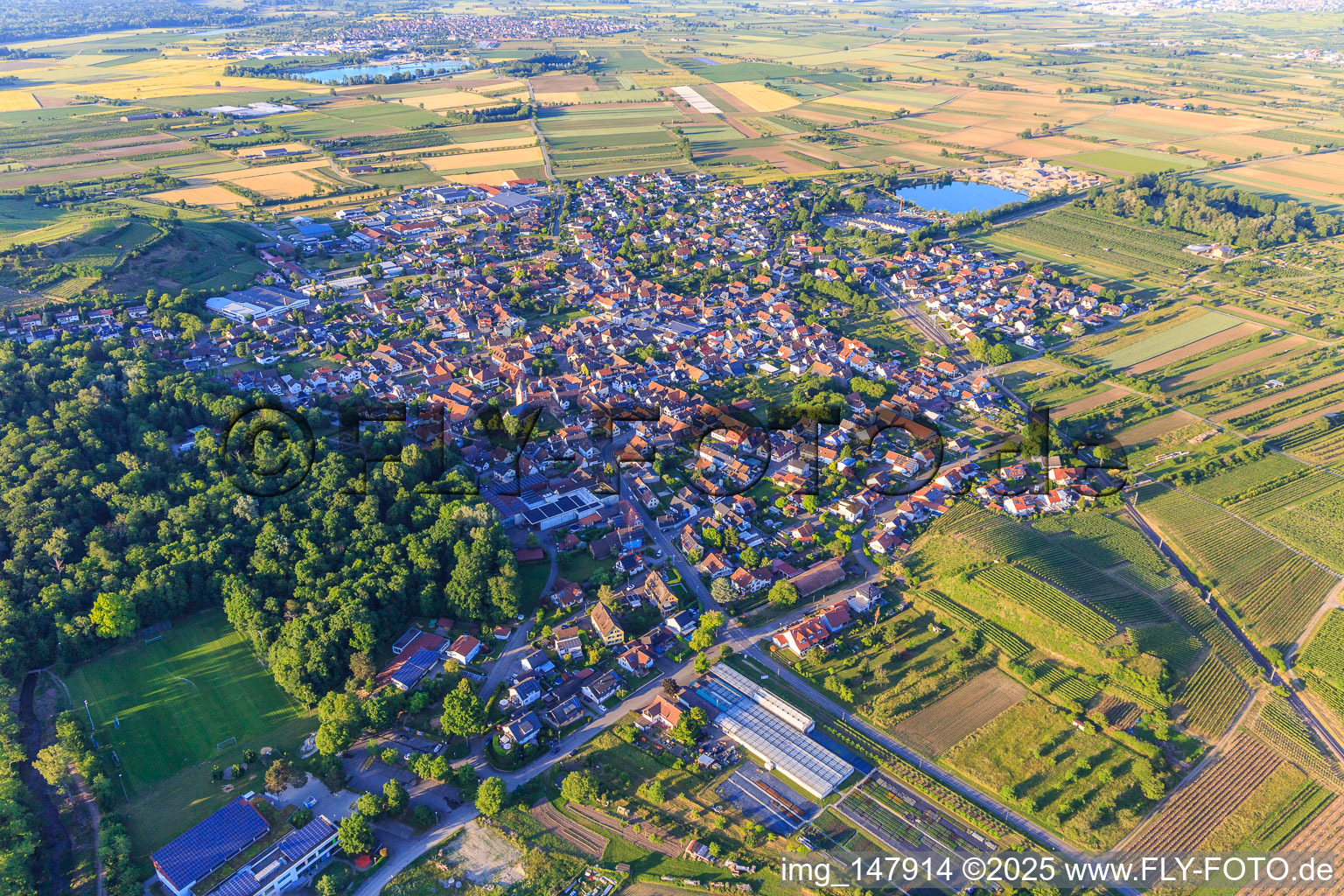 Ortsansicht aus Südwesten in Sasbach am Kaiserstuhl im Bundesland Baden-Württemberg, Deutschland