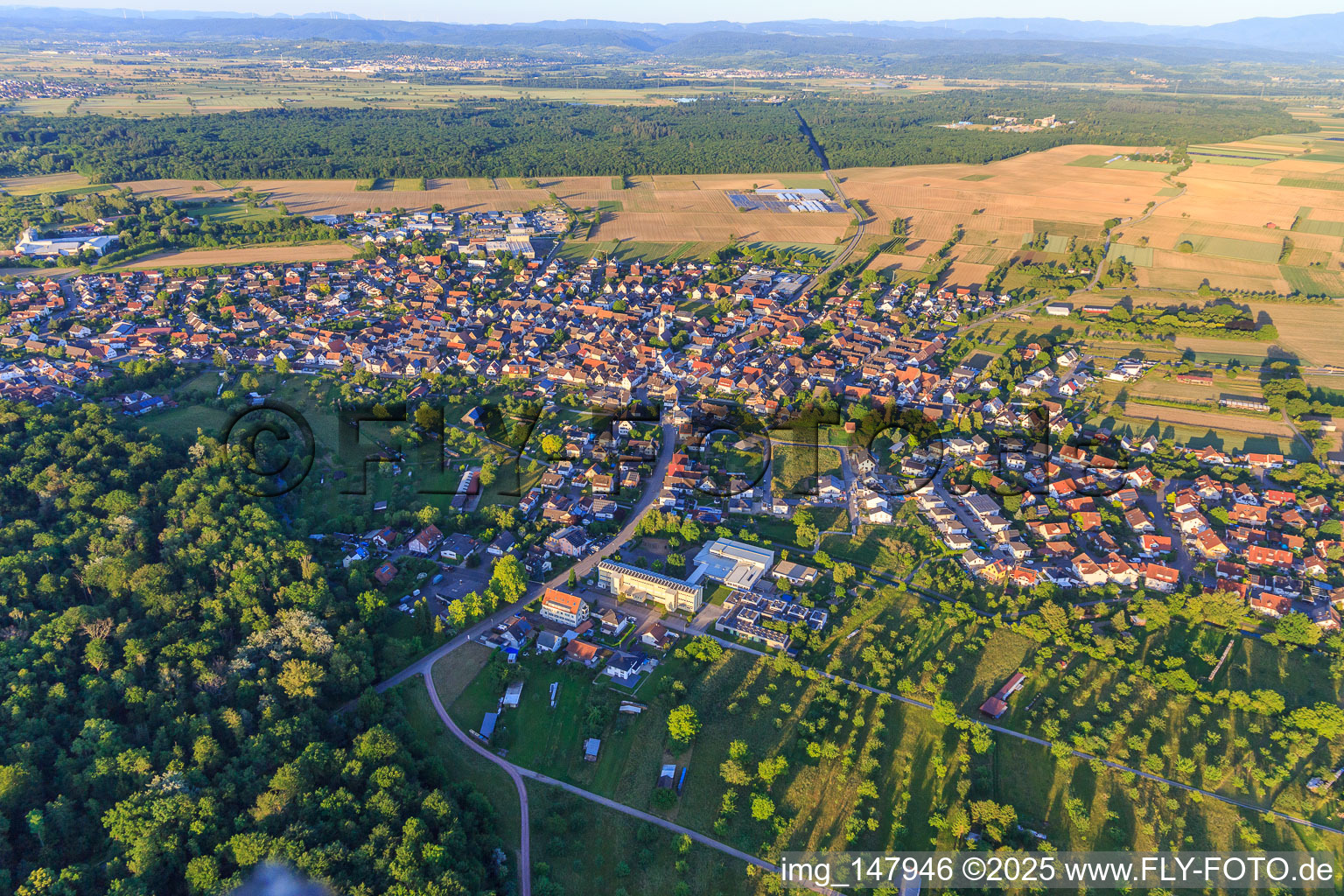 Ortsansicht von Westen in Weisweil im Bundesland Baden-Württemberg, Deutschland