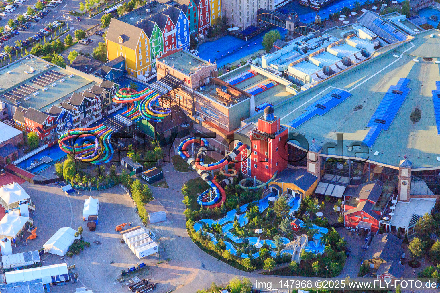 Vildfål - Freifall-Rutsche und Munin - Duell-Rutsche des Rulantica im Europapark Rust im Bundesland Baden-Württemberg, Deutschland