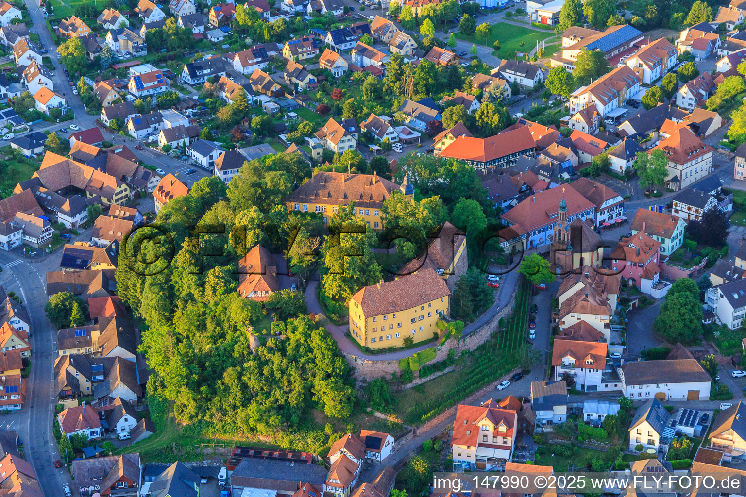 Luftaufnahme von Schloss und Schlosskirche Mahlberg im Bundesland Baden-Württemberg, Deutschland