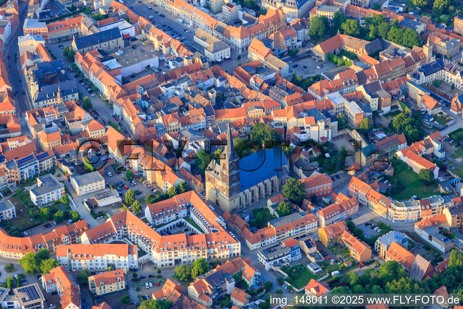 Luftbild von Historische Altstadt mit Kirche St. Stephani, Markt und Tie in Aschersleben im Bundesland Sachsen-Anhalt, Deutschland