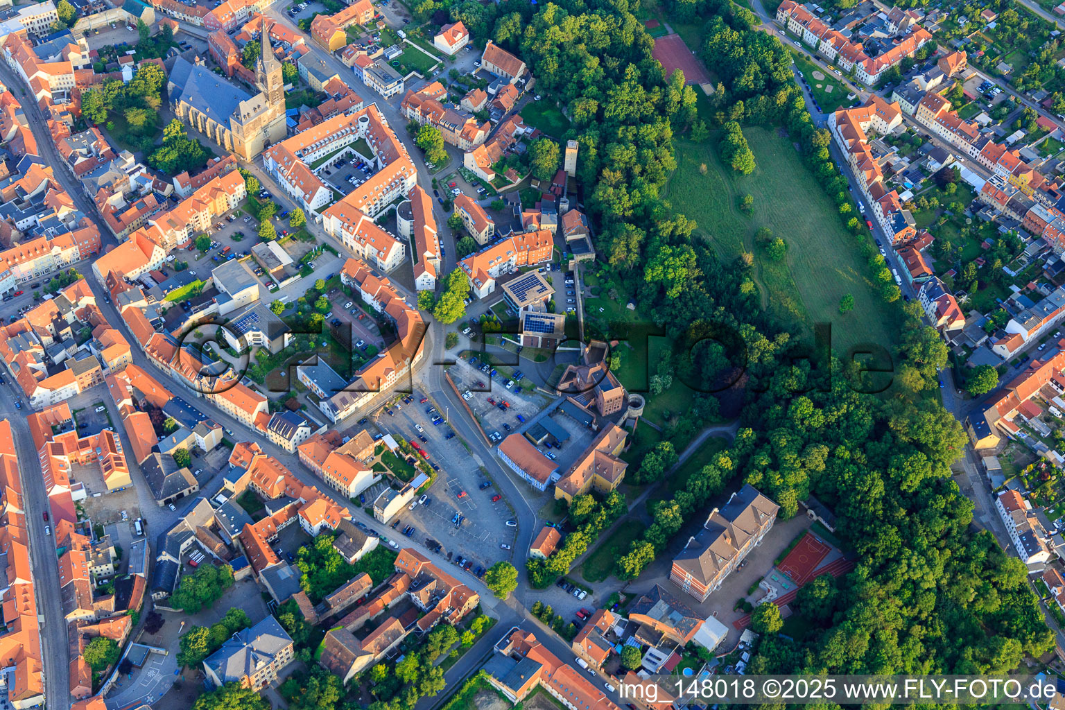 Burgplatz mit Burgschule in Aschersleben im Bundesland Sachsen-Anhalt, Deutschland