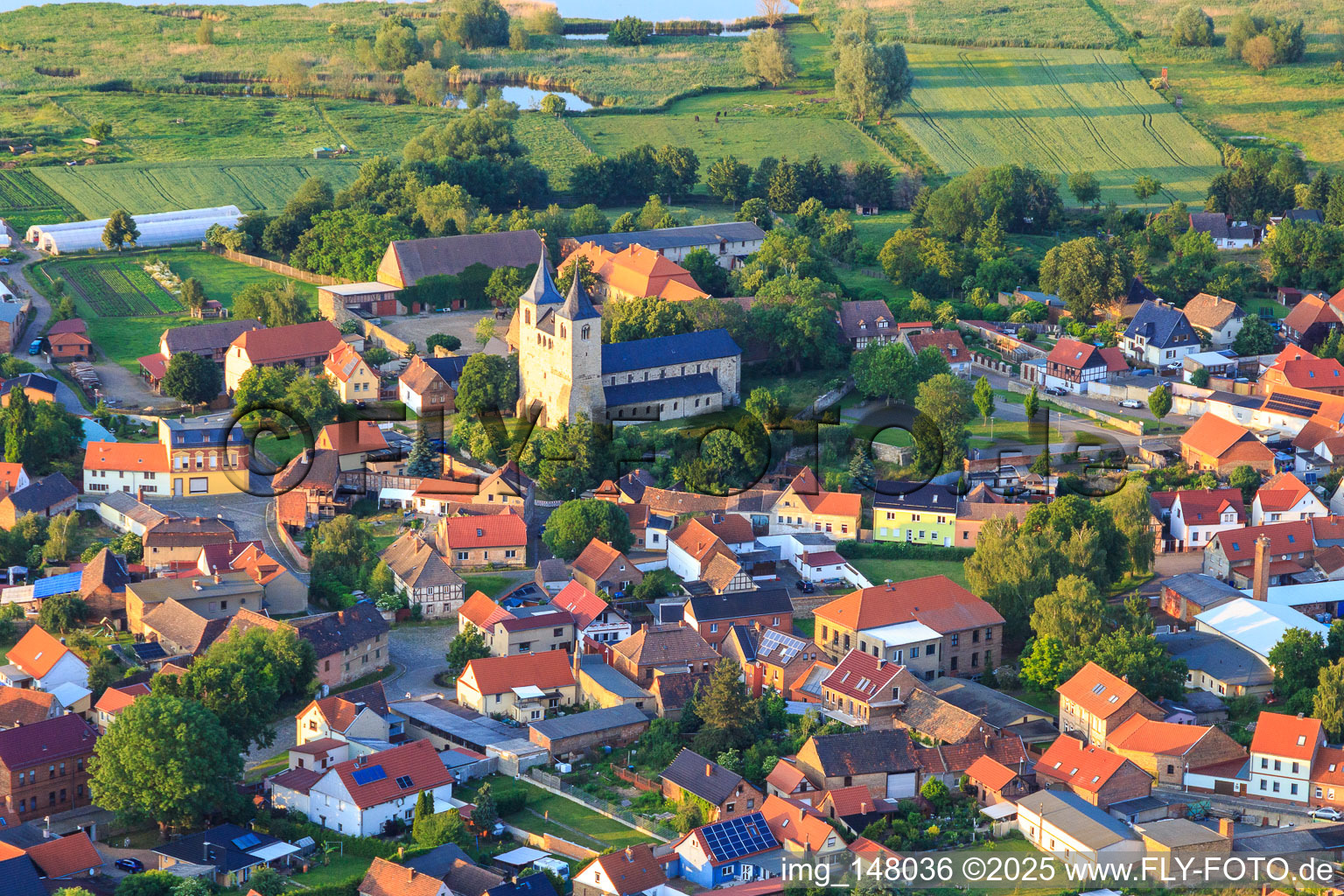 Kirche am Kirchberg im Ortsteil Frose in Seeland im Bundesland Sachsen-Anhalt, Deutschland