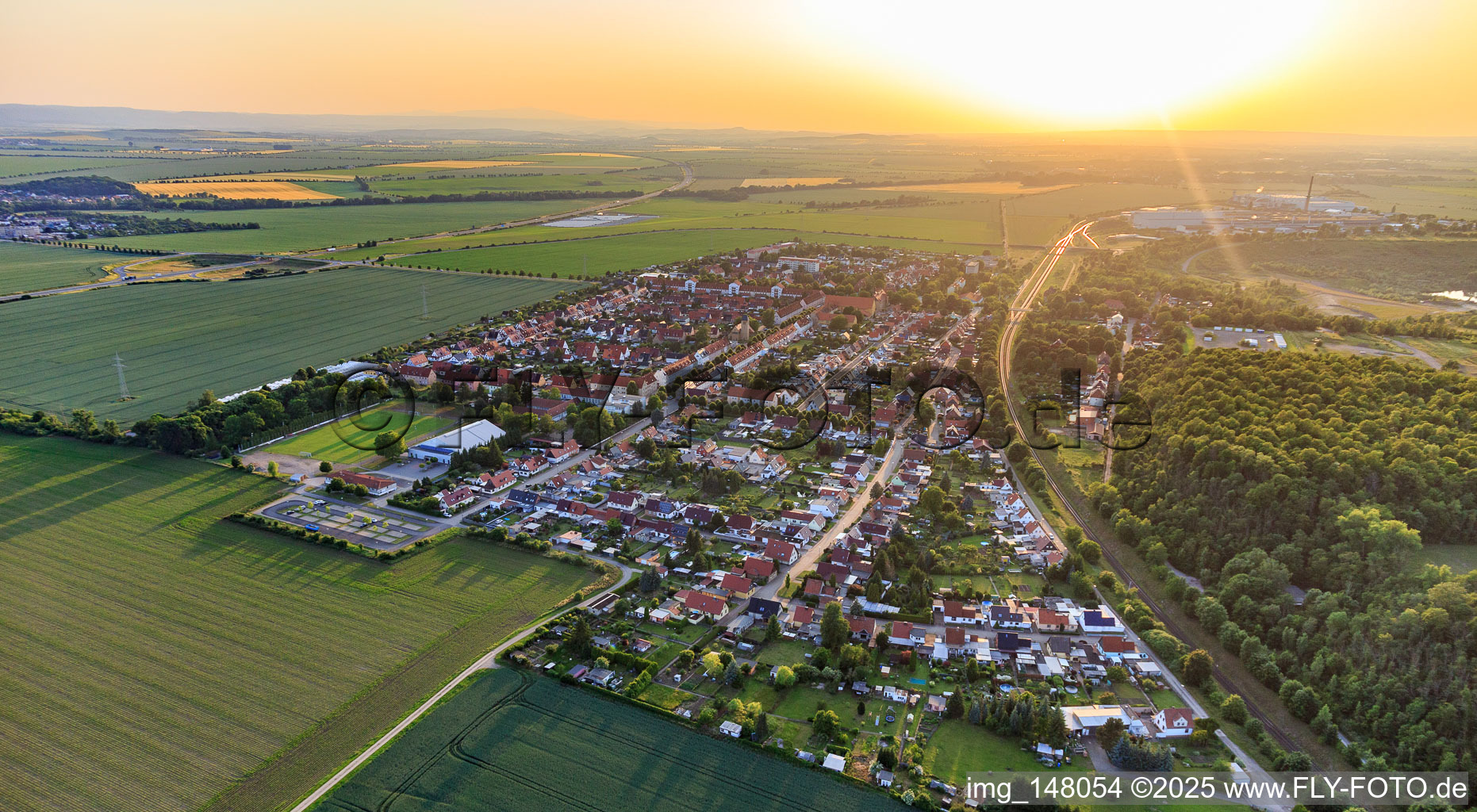 Ortsübersicht aus Osten im Ortsteil Nachterstedt in Seeland im Bundesland Sachsen-Anhalt, Deutschland