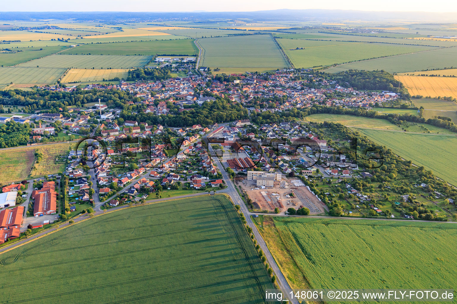 Ortsübersicht aus Norden im Ortsteil Hoym in Seeland im Bundesland Sachsen-Anhalt, Deutschland