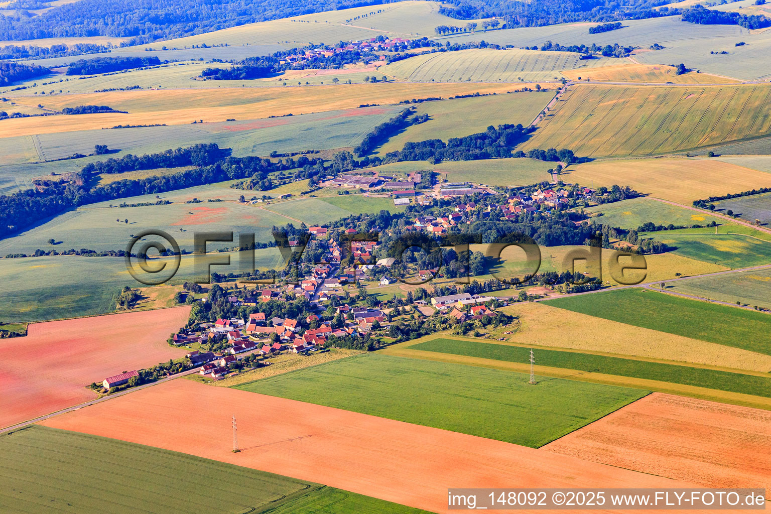 Dorfansicht aus Norden im Ortsteil Greifenhagen in Arnstein im Bundesland Sachsen-Anhalt, Deutschland