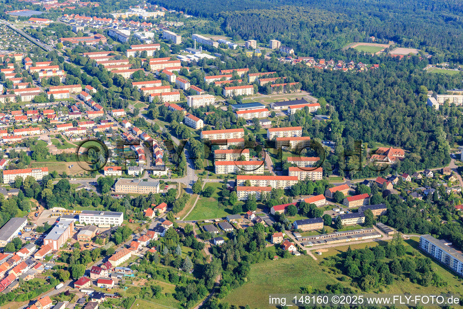 Plattenbausiedlungen nördlich der Ascherslebener Straße in Hettstedt im Bundesland Sachsen-Anhalt, Deutschland