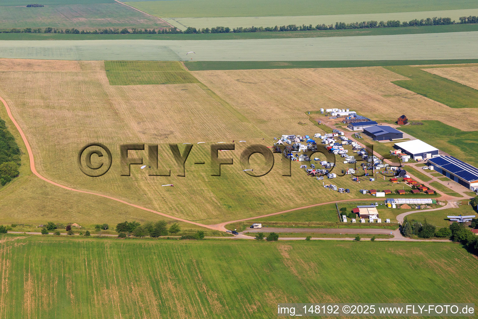 Luftbild von Flugplatz Verkehrslandeplatz Ballenstedt/Quedlinburg im Ortsteil Asmusstedt im Bundesland Sachsen-Anhalt, Deutschland