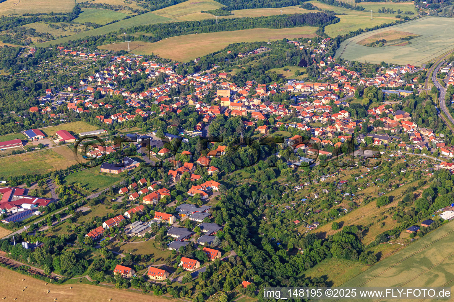 Ortsansicht aus Osten im Ortsteil Neinstedt in Thale im Bundesland Sachsen-Anhalt, Deutschland