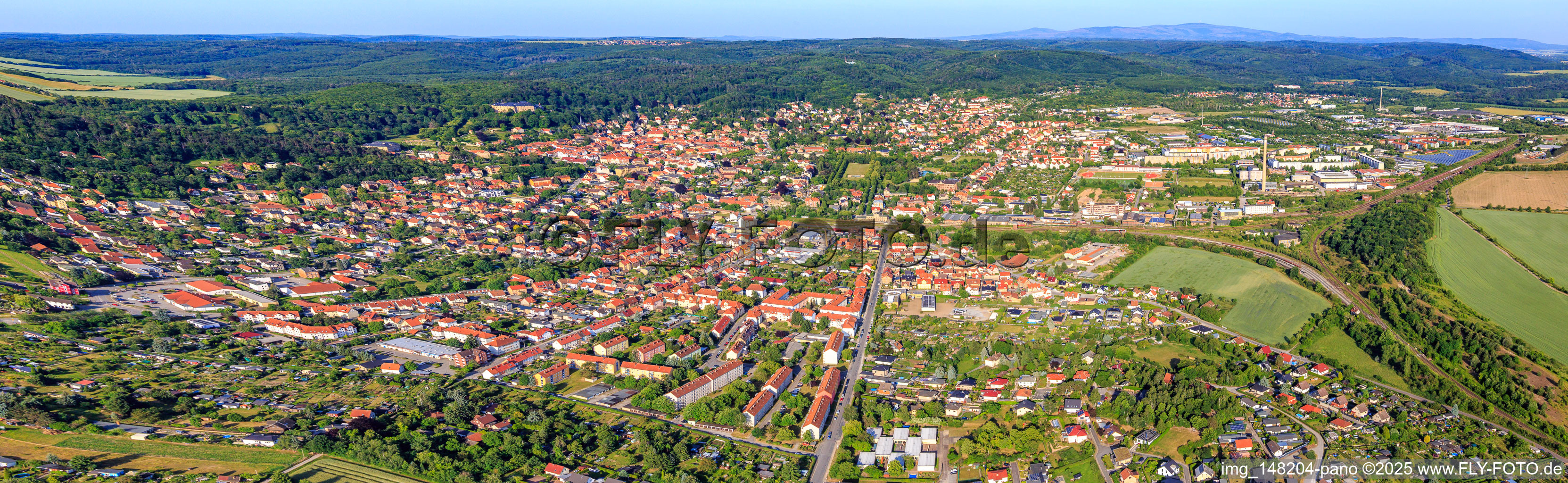 Panorama Stadtansicht aus Osten in Blankenburg im Bundesland Sachsen-Anhalt, Deutschland