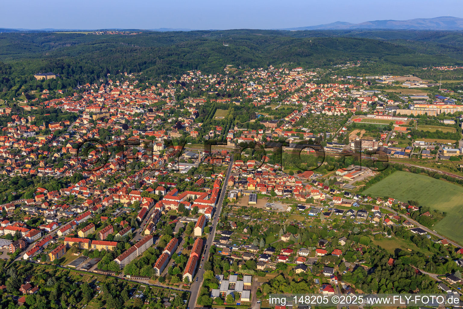 Stadtansicht aus Osten mit Thiepark in Blankenburg im Bundesland Sachsen-Anhalt, Deutschland