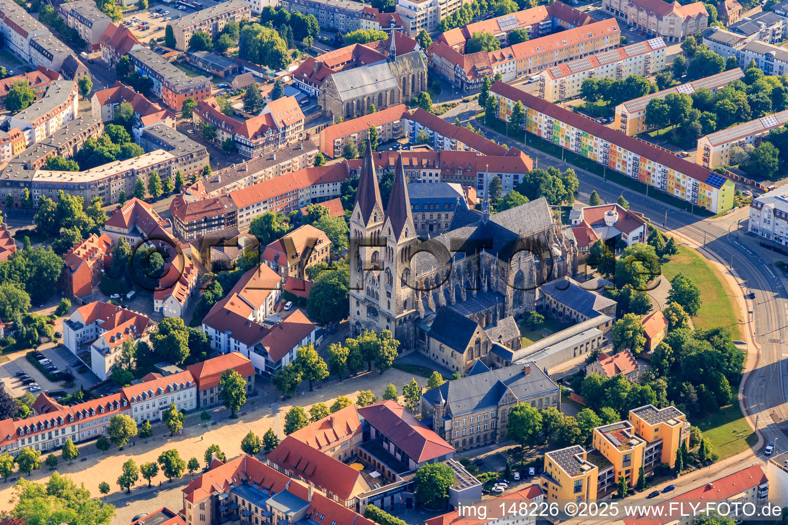 Domplatz mit Dom und Domschatz Halberstadt im Ortsteil Diocese Halberstadt im Bundesland Sachsen-Anhalt, Deutschland