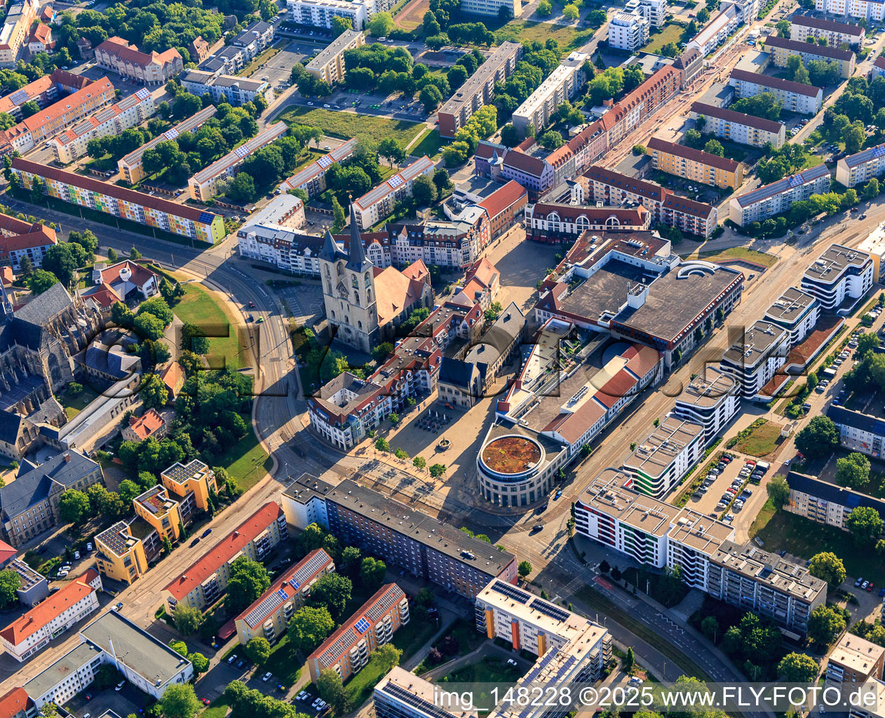 Rathauspassagen Halberstadt und Kirche St. Martini am Matiniplan im Ortsteil Diocese Halberstadt im Bundesland Sachsen-Anhalt, Deutschland