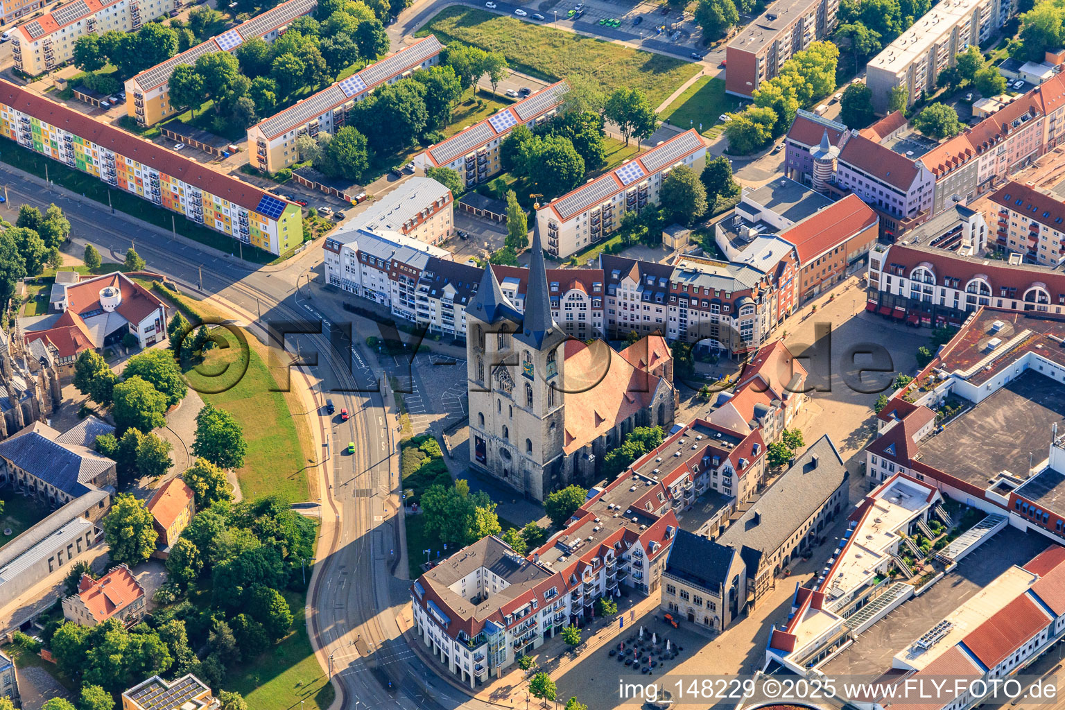Luftaufnahme von Kirche St. Martini am Matiniplan im Ortsteil Diocese Halberstadt im Bundesland Sachsen-Anhalt, Deutschland