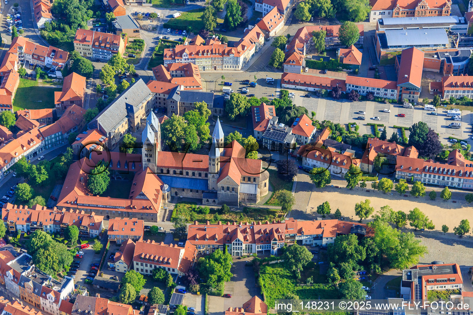 Luftaufnahme von Liebfrauenkirche (Ev.-reformierte Gemeinde) am Domplatz im Ortsteil Diocese Halberstadt im Bundesland Sachsen-Anhalt, Deutschland