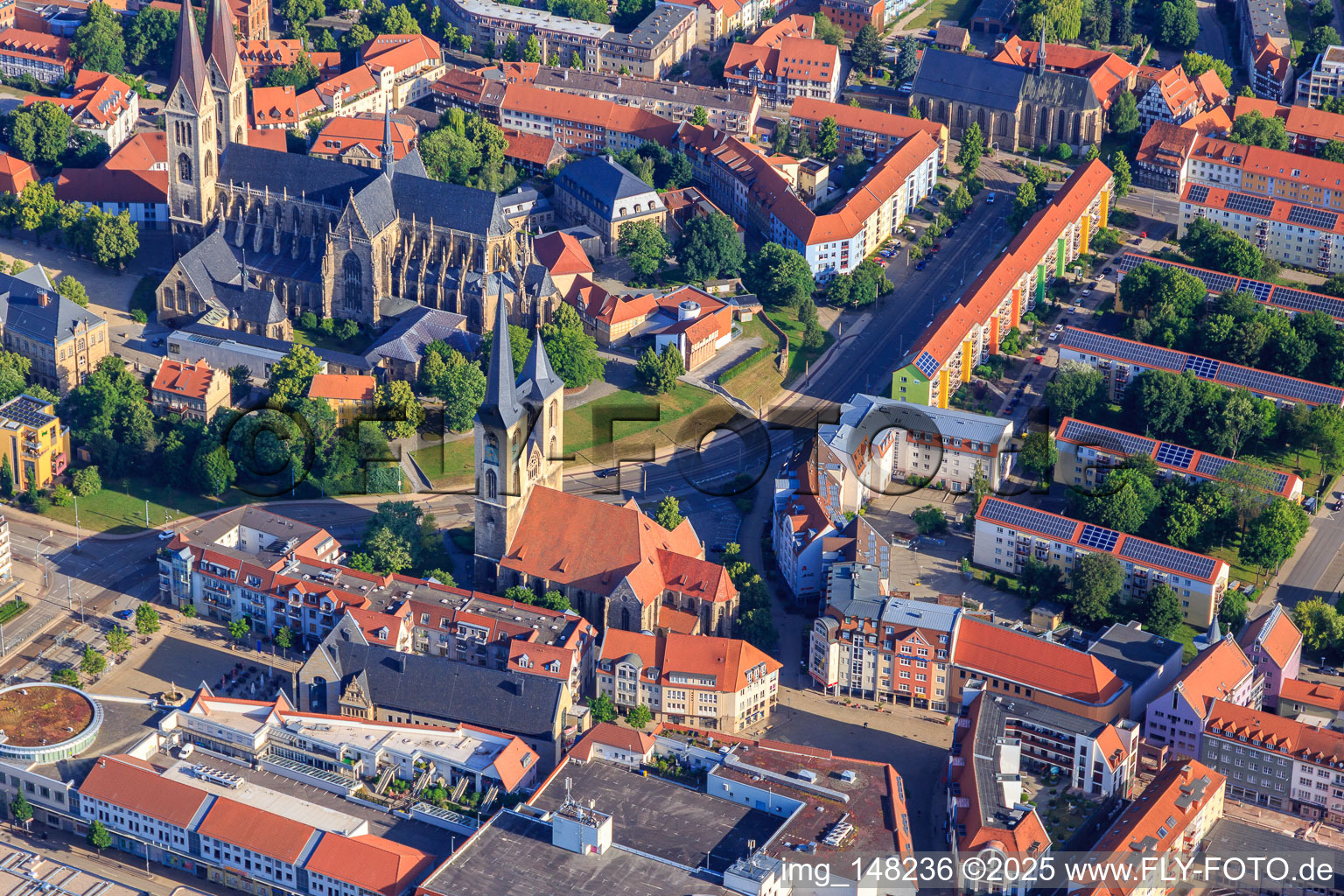 Fischmarkt und Kirche St. Martini am Matiniplan im Ortsteil Diocese Halberstadt im Bundesland Sachsen-Anhalt, Deutschland