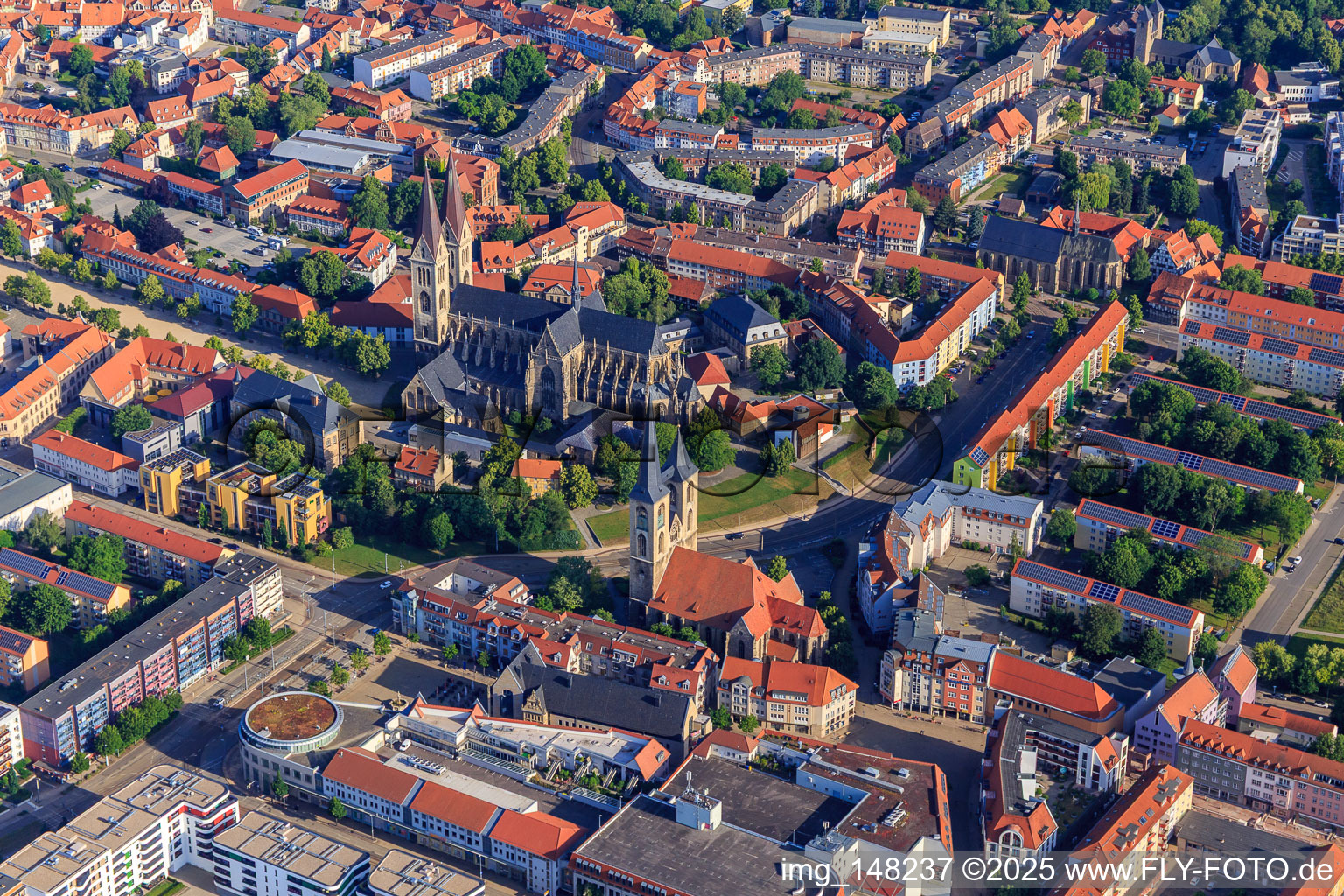 Hoher Weg x Fischmarkt mit Kirche St. Martini am Matiniplan, Dom und Domschatz Halberstadt im Ortsteil Diocese Halberstadt im Bundesland Sachsen-Anhalt, Deutschland