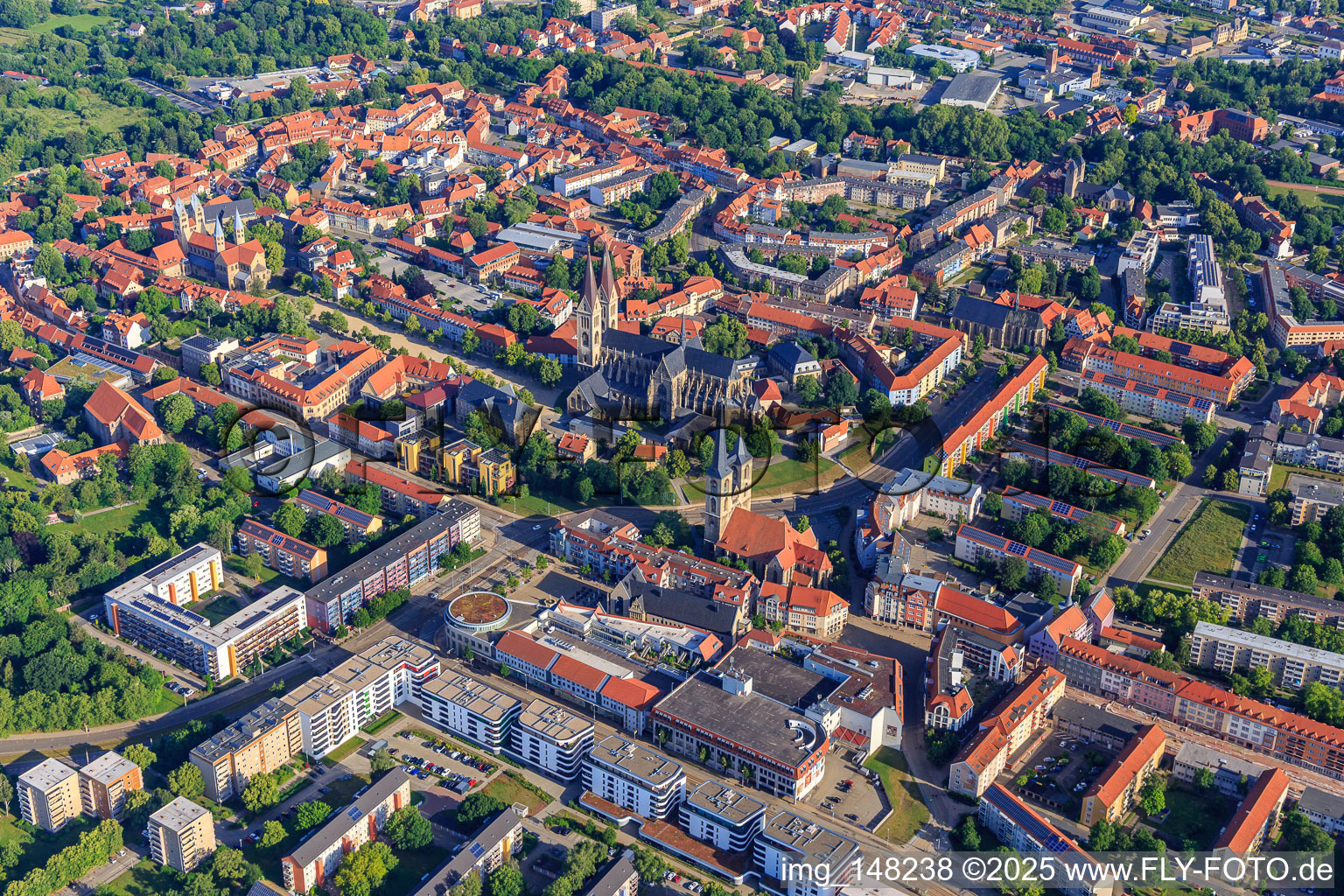 Hoher Weg x Fischmarkt mit Rathauspassagen Halberstadt Kirche St. Martini am Matiniplan, Dom und Domschatz Halberstadt im Ortsteil Diocese Halberstadt im Bundesland Sachsen-Anhalt, Deutschland