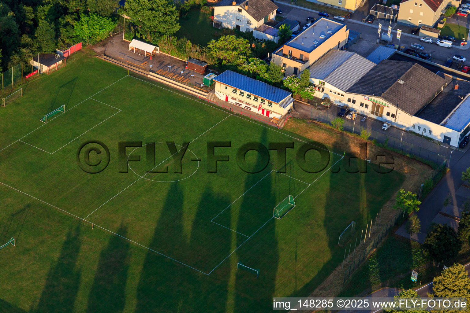 Fussballplatz in Offenbach an der Queich im Bundesland Rheinland-Pfalz, Deutschland