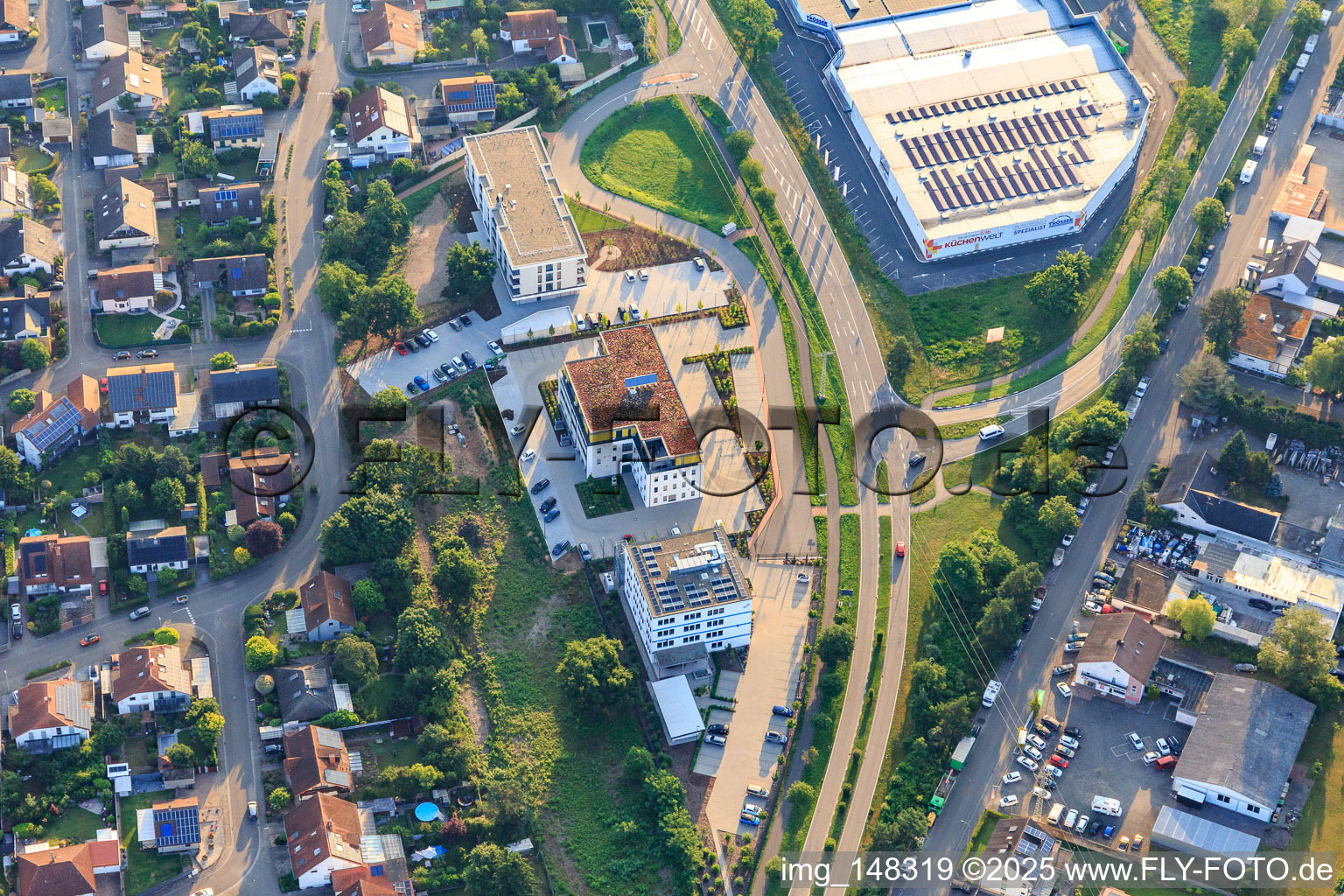 Bürogebäude der BRANDMAUER IT GmbH und Ärztehaus Teampraxis Bellheim mit Sonnen-Apotheke im Bundesland Rheinland-Pfalz, Deutschland